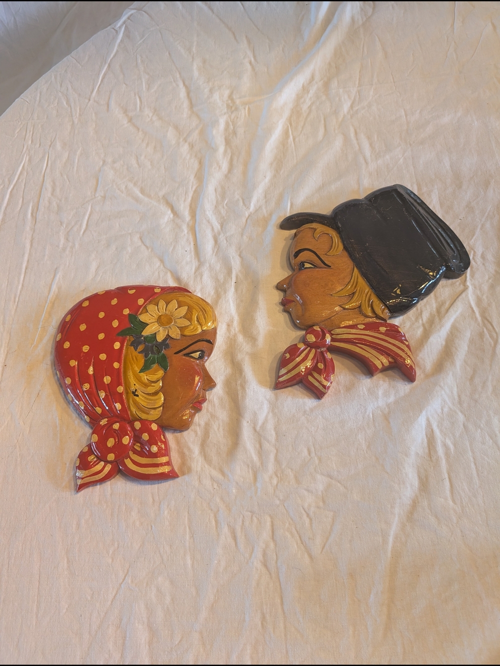 2/100$ Vintage Red & Black Boy and Girl Wall Plaques